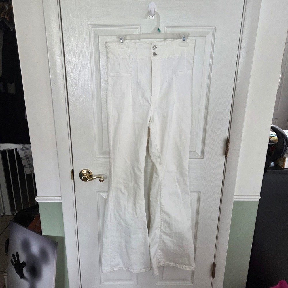 We The Free People White High Rise Flare Wide Leg Jeans Size 30 Double Button